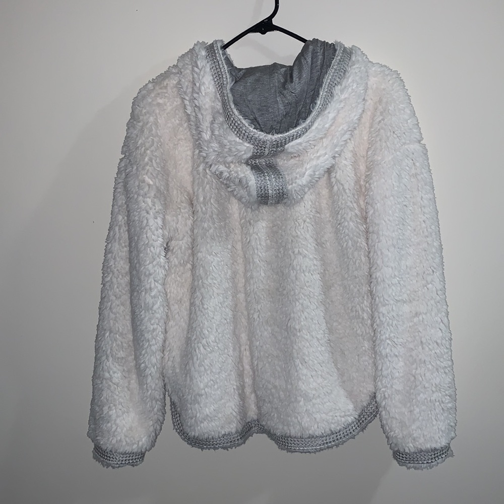 Akemi + Kin Pullover - Picture 7 of 7